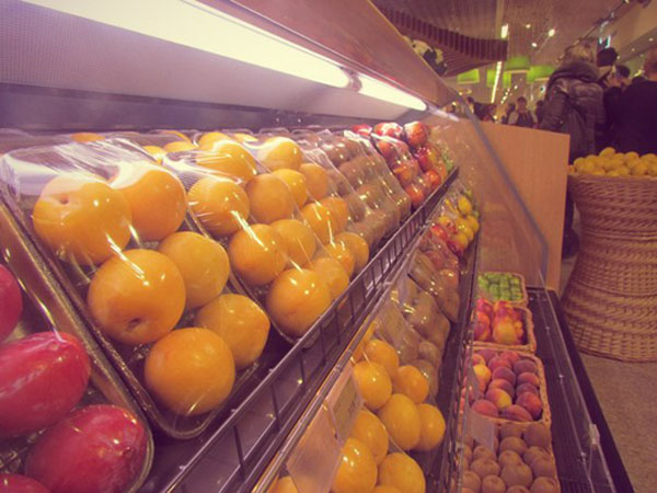 фрукты магазин супермаркет витрина прилавок Гринвич Гипербола(2014)|Фото:Накануне.RU