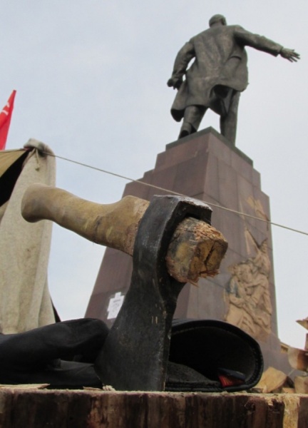 топор, Ленин, Харьков|Фото: