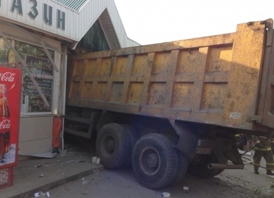 грузовик, самосвал, магазин, ДТП, Златоуст|Фото: гу мвд по челябинской области