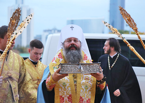 десница святителя Спиридона Тримифунтского, паломники, святыня|Фото: ekaterinburg-eparhia.ru