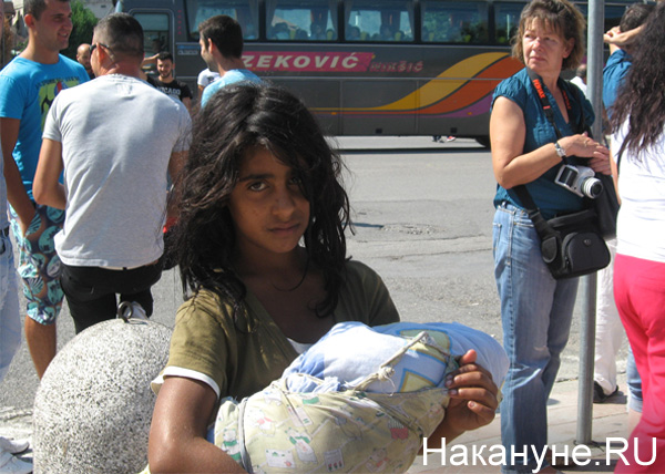 Албания, юная цыганка в центре Тираны|Фото: Накануне.RU