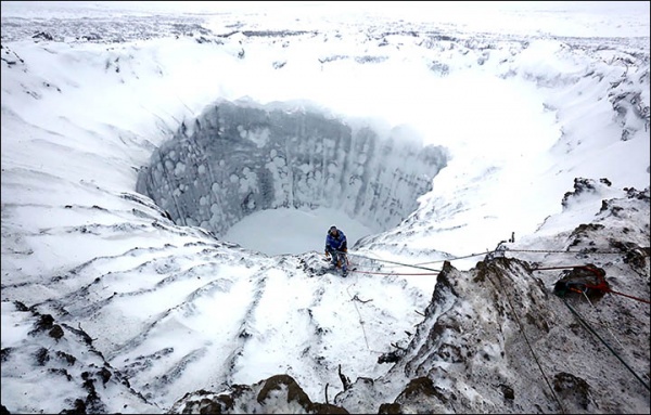 ученые кратер Ямал|Фото: Владимир Пушкарев / Русский центр освоения Арктики