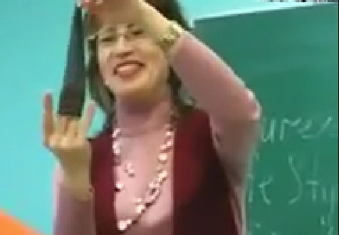 учитель матерится на уроке. учительница выложила. прикалываются над учителем. W. мальчик в школе.