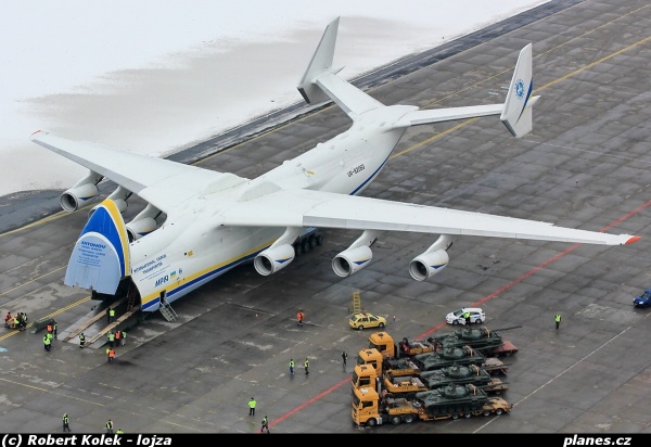 самолет ан-225 мрия, т-72, острава, чехия|Фото: planes.cz