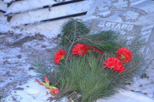 мемориал группы дятлова, михайловское кладбище. могила дятлова | Фото: Накануне.RU