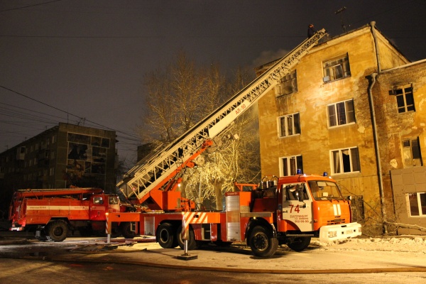 пожар на Азина, возгорание, пожарные|Фото: ГУ МЧС России по Свердловской области