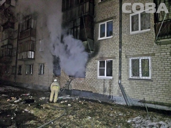 Взрыв газа на ул. Заводской, спасатели, пожар, лестница|Фото: СОВА