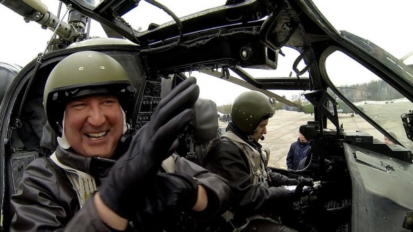 Дмитрий Рогозин Ка-52 вертолет испытание|Фото: твиттер Дмитрия Рогозина