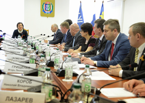 Наталья Комарова и депутаты думы Лангепаса|Фото: Пресс-служба губернатора ХМАО