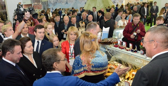 Холманских, Комарова, агропромышленная выставка|Фото: пресс-служба губернатора ХМАО