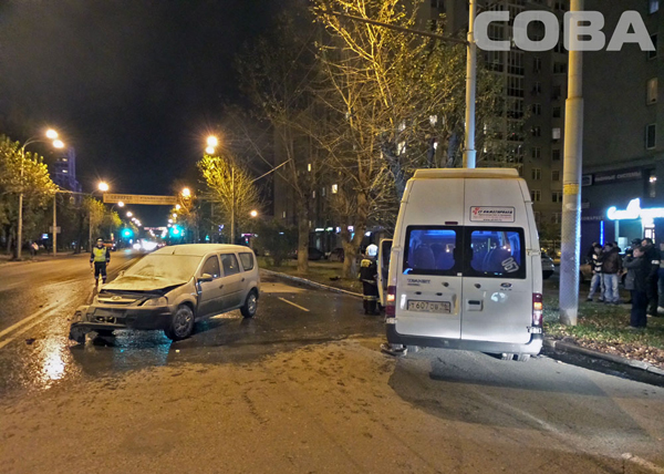 ДТП, авария, Lada Largus и Ford Transit, Екатеринбург|Фото: служба спасения "СОВА"