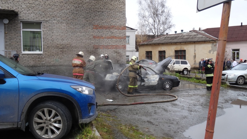 автомобиль, пожар, |Фото: УМВД Свердловская область