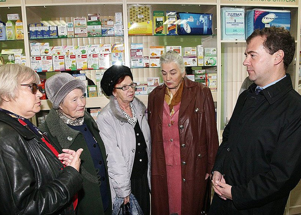 Медведев, бабушки|Фото: kremlin.ru