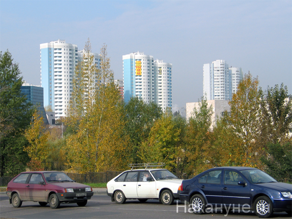 москва улица машины новостройки 100м | Фото: Накануне.ru