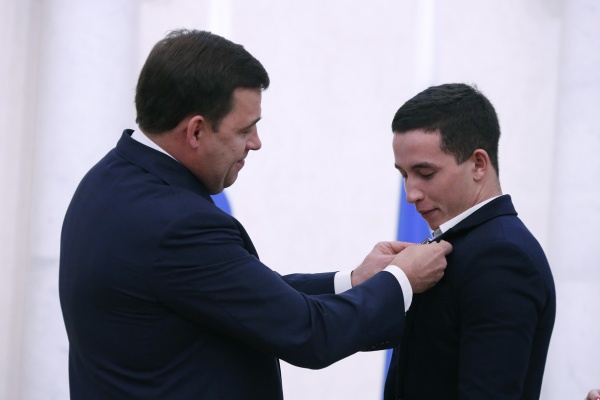 Евгений Куйвашев, награждение, знак отличия|Фото: Департамент информационной политики губернатора