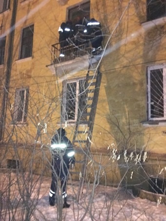 спасатели балкон|Фото: ПСС Челябинской области