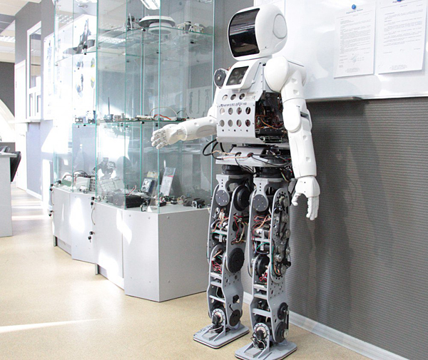 Робот компании "Андроидная техника"|Фото: пресс-служба губернатора Челябинской области