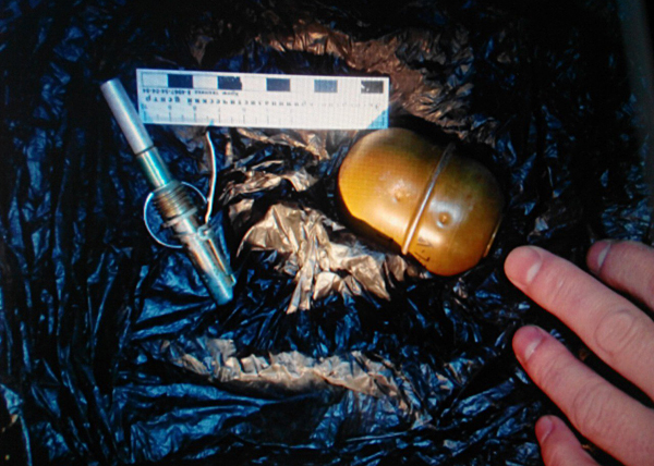 Граната, нож, задержанный|Фото: Пресс-служба УМВД ХМАО