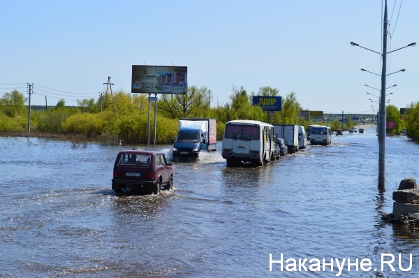 Затопленное шоссе Тюнина в Кургане|Фото:Накануне.RU