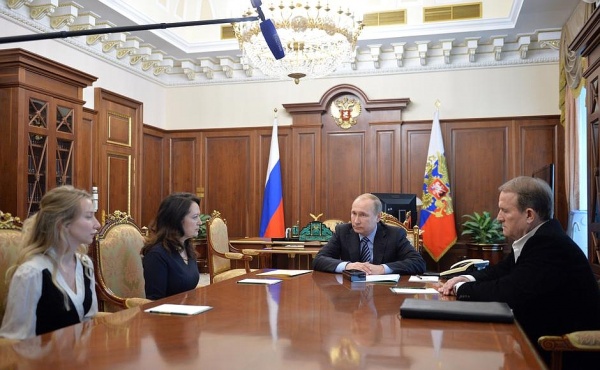 Владимир Путин встреча с Марианной Волошиной и Екатериной Корнелюк|Фото: пресс-служба президента РФ