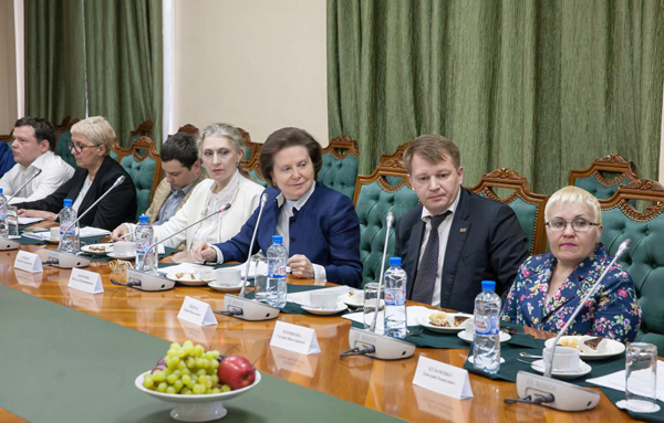Встреча Натальи Комаровой с политическими партиями|Фото: admhmao.ru